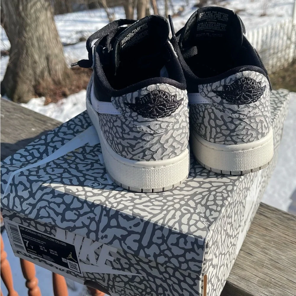 Air Jordan 1 Retro Low OG - Picture 3 of 3